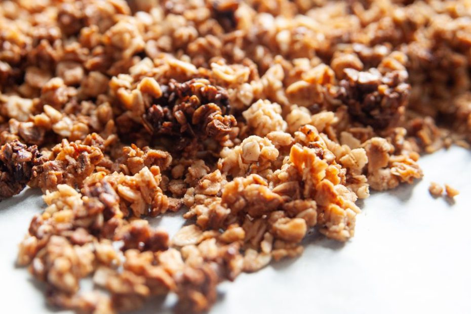 "ça va être super sain". Sauf que non. maybe granola isn't as healthy as we thought, listen to this clip and improve your French listening skills with us