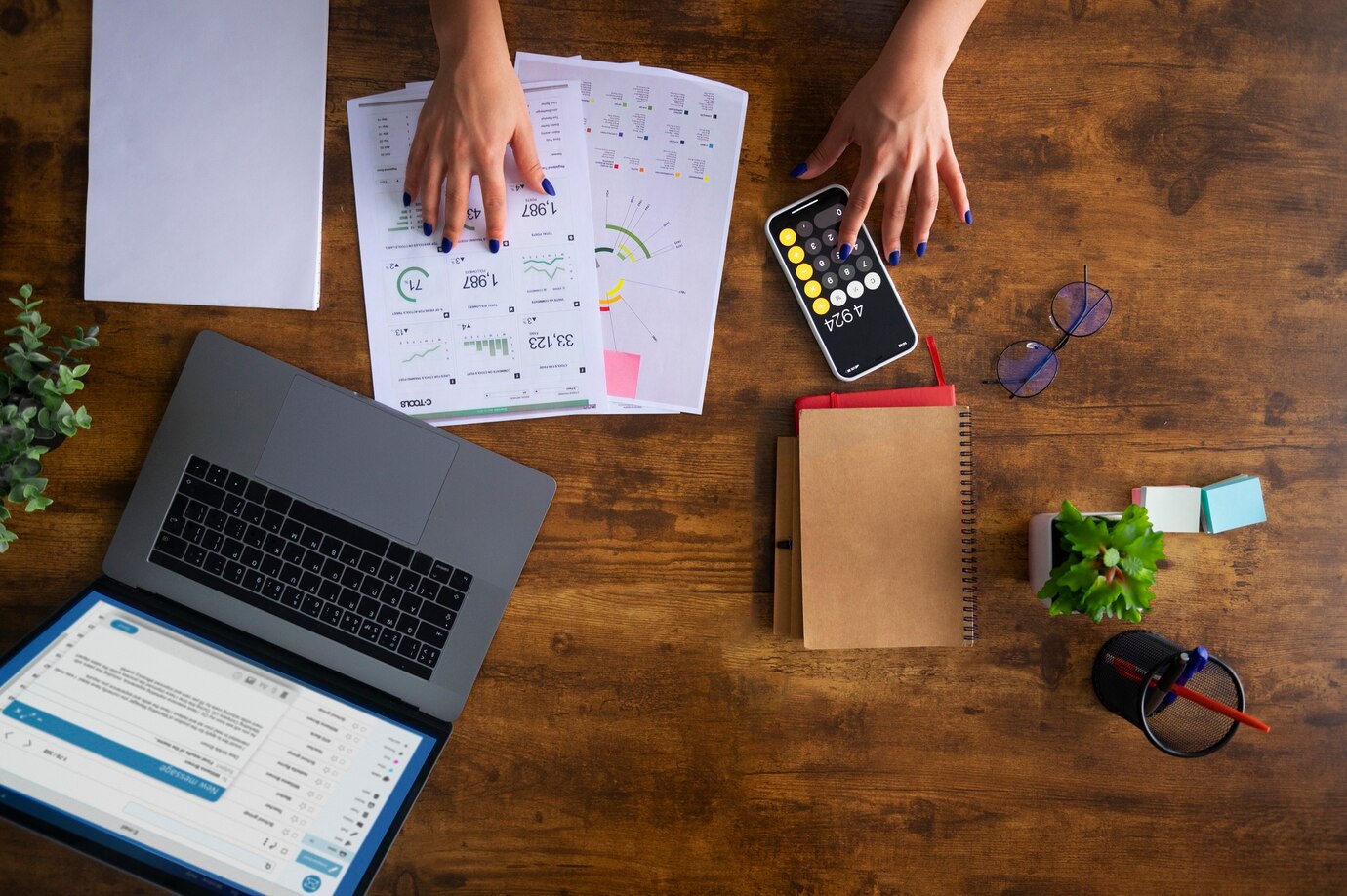 woman-working-as-economist